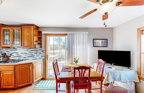 Tower Heights Cabaña | Vintage Route 66 cottage with deck, views, yard games - near downtown