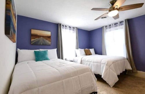 Northwest Casa | The Gathering! 6BR Home by Town Center w/ King Bed