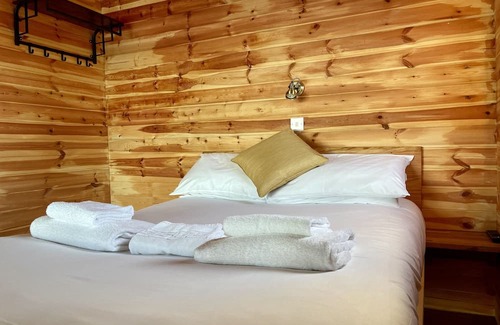 Boston Cabina | Child and Pet Friendly Fishing Cabins on lake side