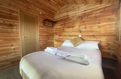 Boston Cabina | Child and Pet Friendly Fishing Cabins on lake side