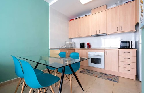 Cap de Salou Apartamento | Apartment 'Lovely' with Shared Pool, Private Terrace and Air Conditioning