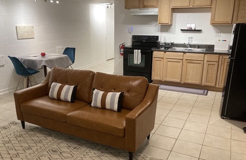 Rio Apartamento | Spacious One Bedroom Apartment, Charlottesville! Beautiful & Convenient Location