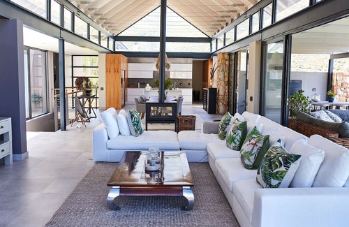 Hout Bay Casa | luxurious ocean-view villa in a gated estate - 5 minutes from the beach