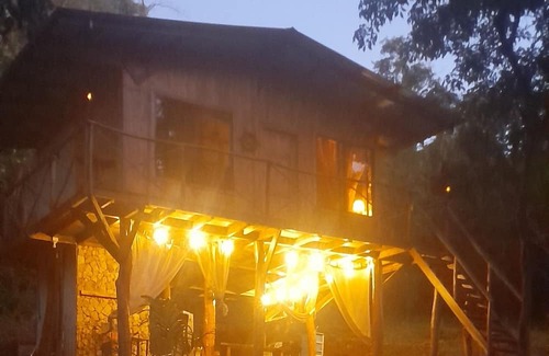 Rio Seco Cabina | Rustic Costa Rica experience. wooden house in the trees.
