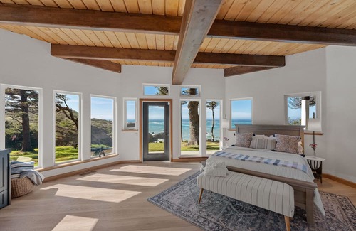 Gold Beach Casa | Pirate Cove Retreat - Epic Ocean Views, Beach Path