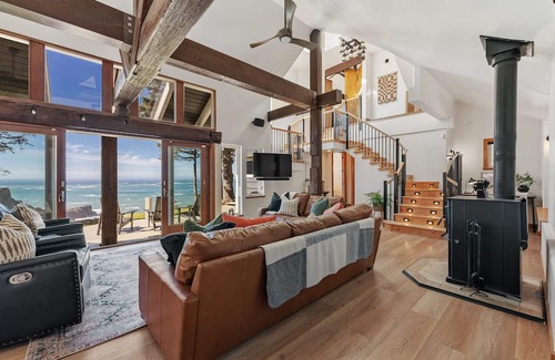 Gold Beach Casa | Pirate Cove Retreat - Epic Ocean Views, Beach Path