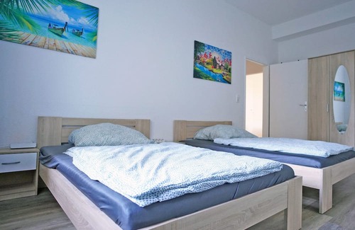 Marxloh Casa | Neu Sanierte Monteurzimmer 1-8 Personen