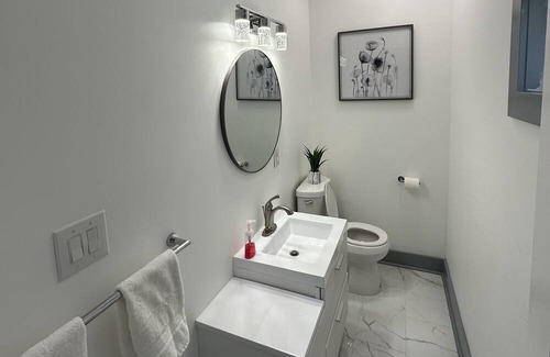 South Richmond Casa | Holiday Ready 24kt Gold Elegant Home