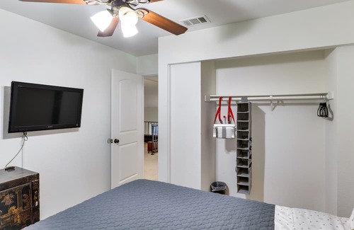 Laughlin Casa | Laughlin Retreat w/ Pool: 2 Mi to Big Bend!