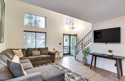 Laughlin Casa | Laughlin Retreat w/ Pool: 2 Mi to Big Bend!