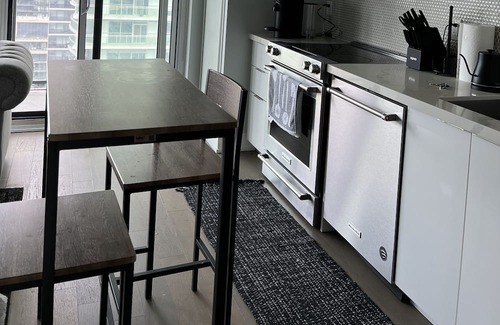 Humber Bay Casa | Upscale Waterfront Condo