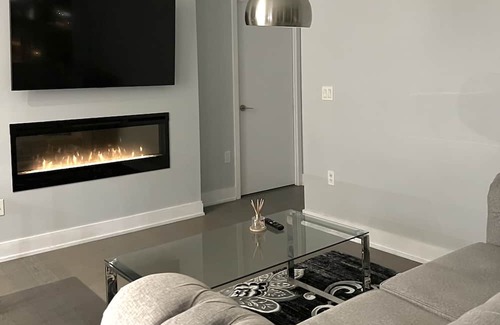 Humber Bay Casa | Upscale Waterfront Condo