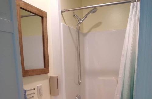 True Cabina | Cozy Cabin By The Pipestem Creek. Pet-Friendly!