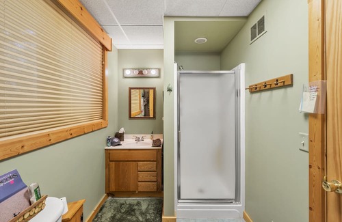 Nevis Cabina | Secluded Lake Cabin with Private Ski Trails