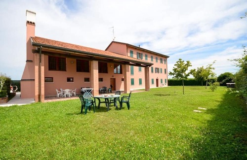 San Michele al Tagliamento Apartamento | Relaxing escape in a green oasis by Beahost Rentals