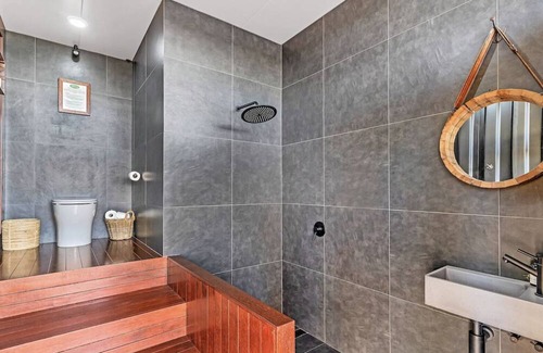 Alice Casa | The Clarence ~ Romantic Luxury accommodation in Alice NSW