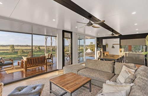 Alice Casa | The Clarence ~ Romantic Luxury accommodation in Alice NSW