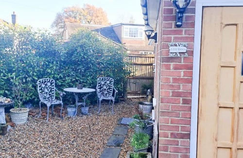 Horley Apartamento | The Studio at Michael House