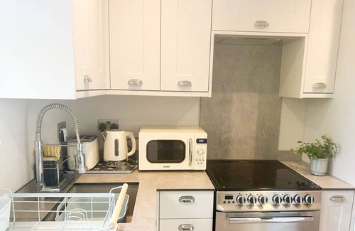 Horley Apartamento | The Studio at Michael House