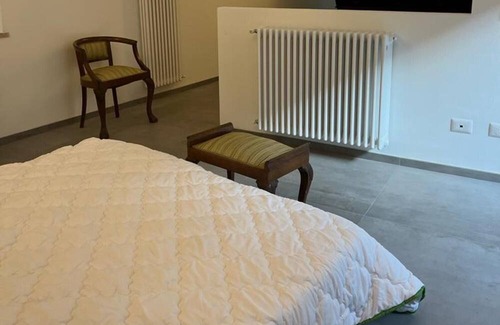 Invorio Apartamento | Holiday Apartment 'La Casina Tra I Laghi' with Private Garden and Wi-Fi