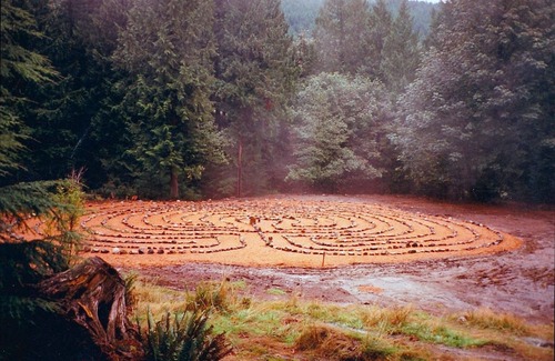 Bowen Island Cabina | 38 Acres of Rainforest! Charming Group Cabin on Tranquil Xenia Retreat Centre