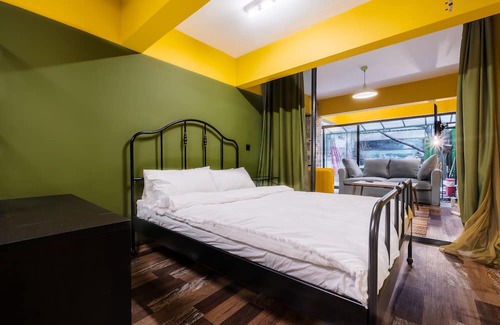 Moda Apartamento | Flat w Jacuzzi and Backyard 6 min to Kadikoy Coast