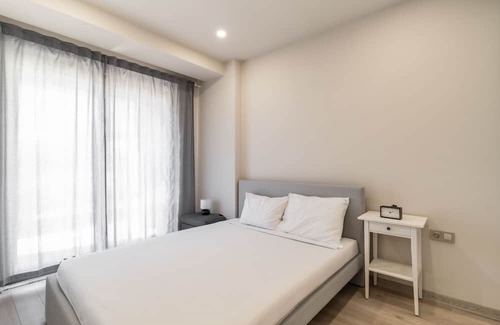 Lara Apartamento | Central Studio w Balcony 10 min to Lara Beach