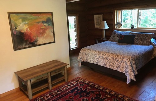 Eugene Casa | Spectacular log lodge on 5 acres of parkland 10 minutes from Eugene town