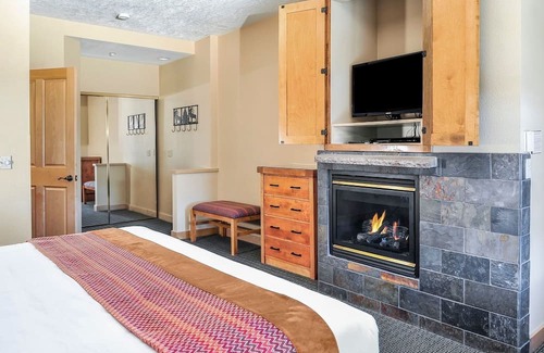 Brian Head Complejo | Cozy home base for your ski vacation just a 2 min walk frm Brians Head Resort.