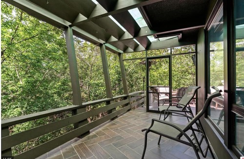 Almelund Casa | River and Rock Views! St Croix Falls Funky Mid-Century Charm. Pet Friendly.