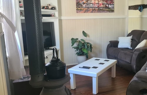 Palmers Island Casa | The Love Shack 5 mins from Yamba Entire guesthouse in Palmers Island, Australia