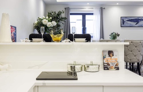 Gerrards Cross Casa | Lux Smart Home | New Build | Parking | Families