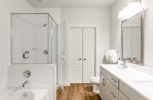 Northeast Dallas Villa | Kasa | Family Friendly Space Minutes to Echo Theatre & Nightlife | Dallas