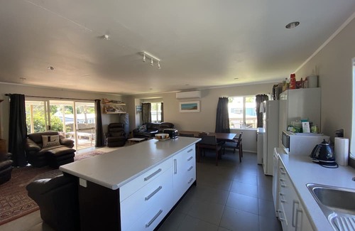 Waimarama Casa | Soak up the sun and enjoy the beach, this family beachhouse is ready for you!