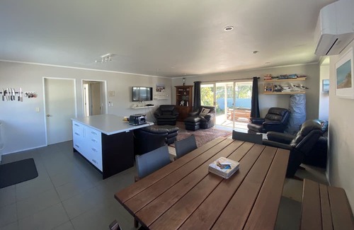 Waimarama Casa | Soak up the sun and enjoy the beach, this family beachhouse is ready for you!