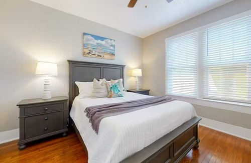 Galveston Cabina | Centrally located unit with shared courtyard, designated hot tub, & fire pit!