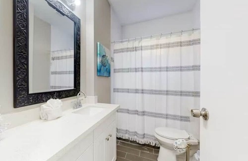 Galveston Cabina | Centrally located unit with shared courtyard, designated hot tub, & fire pit!