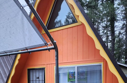 McKenzie Bridge Casa | Forest Immersion! Cozy A Frame in a park-like setting!