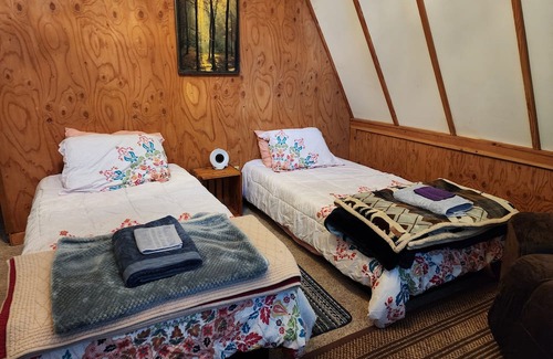 McKenzie Bridge Casa | Forest Immersion! Cozy A Frame in a park-like setting!