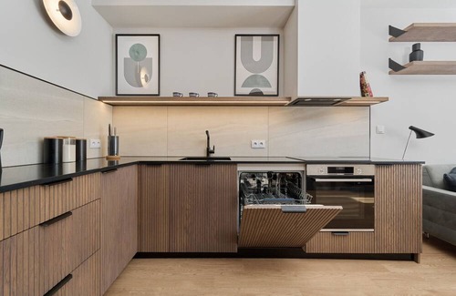 Fabryczna Apartamento | Exclusive Apartment with Private Parking Space & Air-Conditioning | Wroclaw