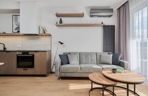 Fabryczna Apartamento | Exclusive Apartment with Private Parking Space & Air-Conditioning | Wroclaw