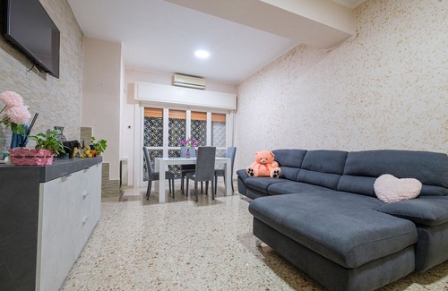 Mili San Pietro Apartamento | Apartment 'Aurora Inn' with Balcony, Wi-Fi and Air Conditioning
