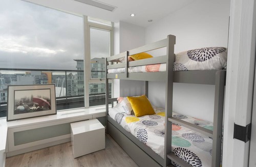 Gastown Apartamento | NY Style Penthouse with Private Hot Tub