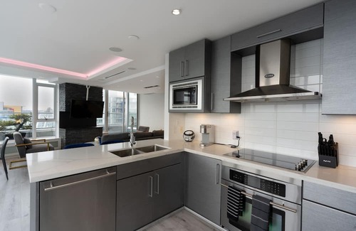 Gastown Apartamento | NY Style Penthouse with Private Hot Tub