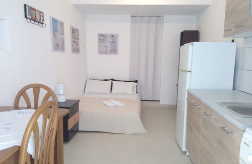 Poros Apartamento | Charming and brand new central Studio on Poros