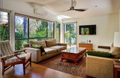 Reedy Creek Casa | Set Amongst the Trees Only Minutes to the Largest Shopping Center on the Gold Coast