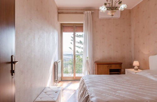 Camastra Cama Y Desayuno | Bed and Breakfast "Agrigento Pool and Garden" with Private Pool, Shared Terrace & Wi-Fi