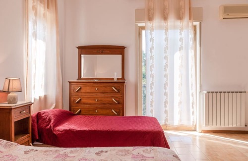 Camastra Cama Y Desayuno | Bed and Breakfast "Agrigento Pool and Garden" with Private Pool, Shared Terrace & Wi-Fi