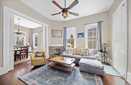 San Jacinto Casa | Historic Galveston 1900s charmer in prime location