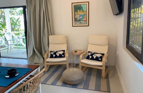 Zig Zag Ward Chalet De Esquí | Explore Sesel from Naturalis: newly built, best ocean views, pool, lush gardens.